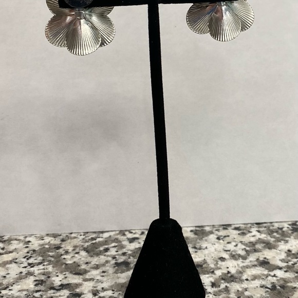 Silver Roses - Picture 2 of 4